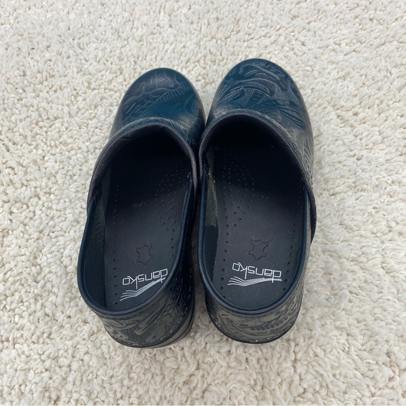 Dansko Women’s Embossed Clogs Mules Black Size 38 - Picture 5 of 9